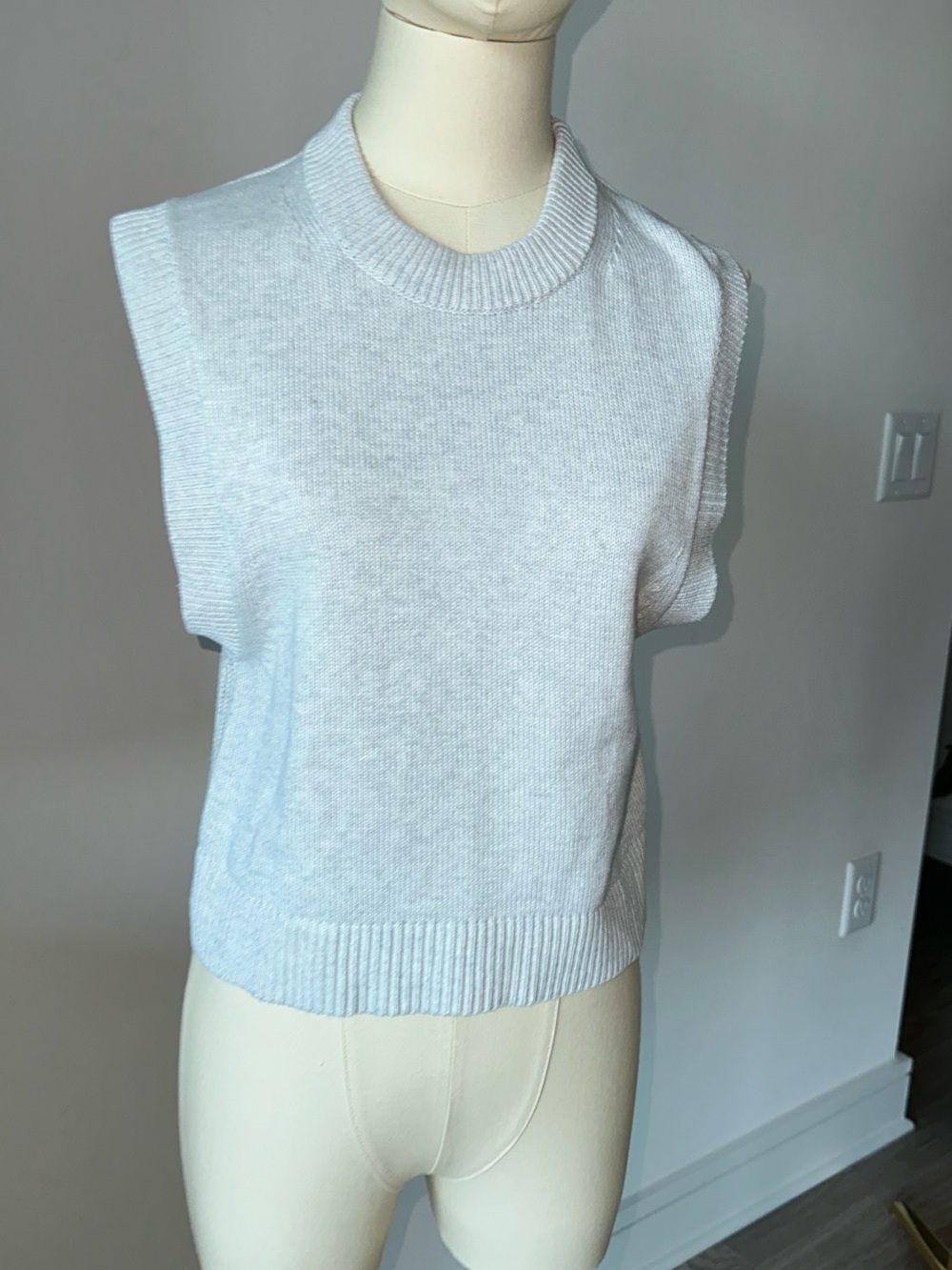 French Connection Light Gray Knit Sleeveless Sweater Vest